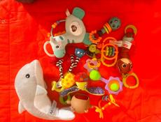 Игрушки для малышей, целый пакет 