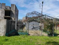 Участок у рынка.