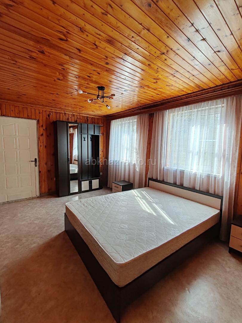 Сдаем жилье на длительный срок или посутоную  аренду на летний период  ватсап +79891656371 новая мебель  сантехника  кухня 