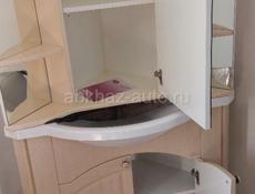 Тумба с раковиной и шкаф-зеркало