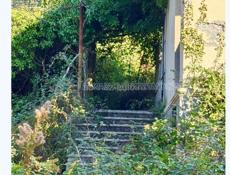 Участок с ветхое строение