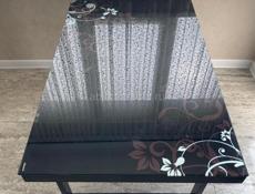 Стеклянный стол