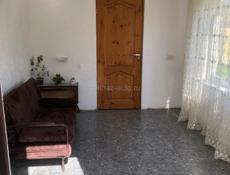 Продается двухэтажный дом в городе Очамчыра. Первый этаж: прихожая,зал,кухня,спальня и ванная комната. Второй этаж: прихожая, зал и три спальни. Рядом рынка