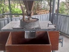 Очень срочно продаётся мельница в очень хорошем состоянии мотор хороший молит хорошо