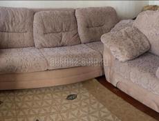 Продаётся диван раскладной + 1 кресло обращаться по номеру на ватсап +79409564220