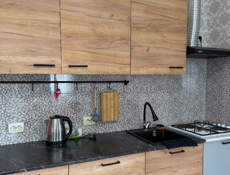 . Сдам студию  на двоих в апреле и мае в десяти минутах от берега  в 15 минутах пешком от центрального рынка.   90