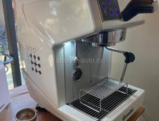 Продается Кофе машина . Мощность 2650 вт