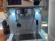 Продается Кофе машина . Мощность 2650 вт 