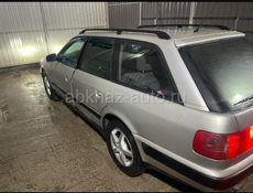 Audi 100