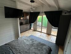 Домики рядом с морем