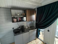 Домики рядом с морем