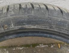 225/40 R 18