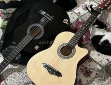 продаю гитару акустическую 