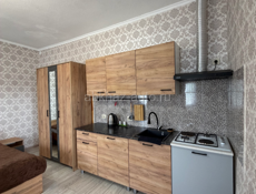 . Сдам студию на двоих в апреле и мае в десяти минутах от берега в 15 минутах пешком от центрального рынка. 90