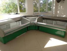 Торговое оборудование,холодильный прилавок их трёх частей