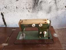 Продам швейную машинку