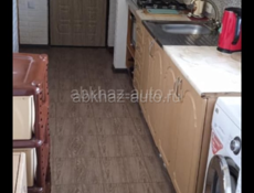 Сдам весь этаж на две семьи  на круглый год в 15 минутах пешком от центрального рынка. . По 20000  р.