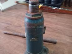 Домкрат гидравлический 