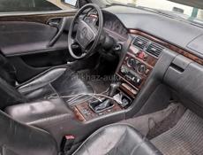 Mercedes-Benz 200-Series