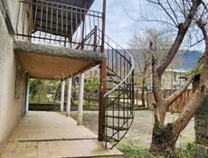 БЕЛЬЭТАЖНЫЙ ДОМ  В СУХУМЕ В РАЙОНЕ ЧАНБА