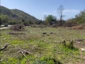 Гектар земли вдоль центр дороги 