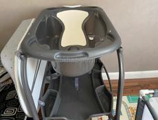 продается пеленальный столик с ванночкой 2 в 1 на колесах