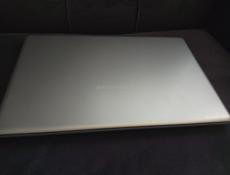 Ноутбук новый  есть 3 игры виндовс настроен 