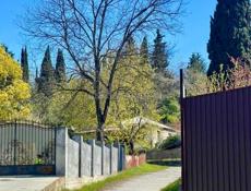 УЧАСТОК 4 СОТКИ С ФУНДАМЕНТОМ В СУХУМЕ УЛ. ТРАПШ