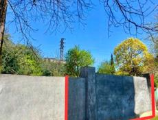 УЧАСТОК 4 СОТКИ С ФУНДАМЕНТОМ В СУХУМЕ УЛ. ТРАПШ