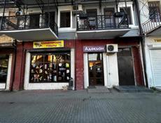 грузчик и продавец-консультант 