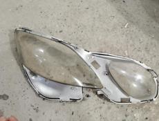 Правое стекло фара 