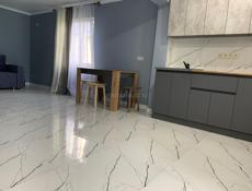 Сдаётся дом первый этаж со всеми удобствами на долгий срок, для проживание есть tv ,wifi, печка, чайник,  кондиционеры,  есть дворик где можно посидеть выпить кофе  и тд 