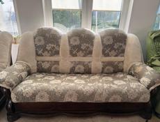 Диван и два кресла 