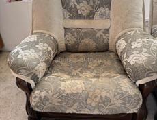 Диван и два кресла 