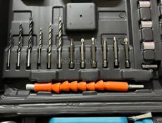 Продаю шуруповерт ни разу не пользовался все в комплекте