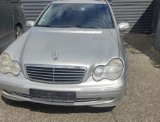 Mercedes-Benz 200-Series