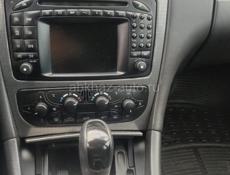 Mercedes-Benz 200-Series