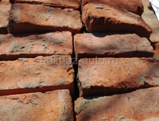 продаю кирпичи красный в большом количестве