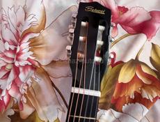 ПРОДАЕТСЯ КЛАССИЧЕСКАЯ ГИТАРА
