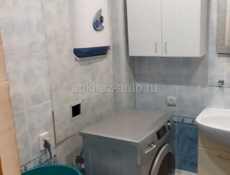 Продается двухкомнатная квартира с мебелью , техникой и гаражом 