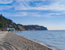 Дом, 2, 3 комнатную квартиру.