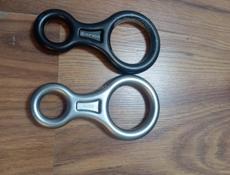 Страховочная система, восьмёрка, карабины