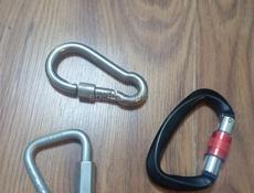 Страховочная система, восьмёрка, карабины