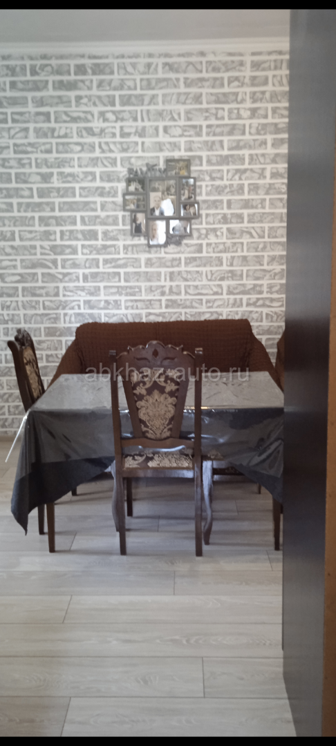 Сдам весь этаж по сутачно, на большую семью  окуратным людям, в 10 минутах от берега в 15 минутах от центральнрго рынка