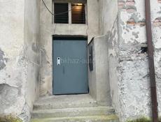 Продаю или обмен на машину либо обмен с вашей доплатой район карьер 5этажный дом 2 этаж рассматриваю разные варианты. Присылать варианты на отсаб +79407778878