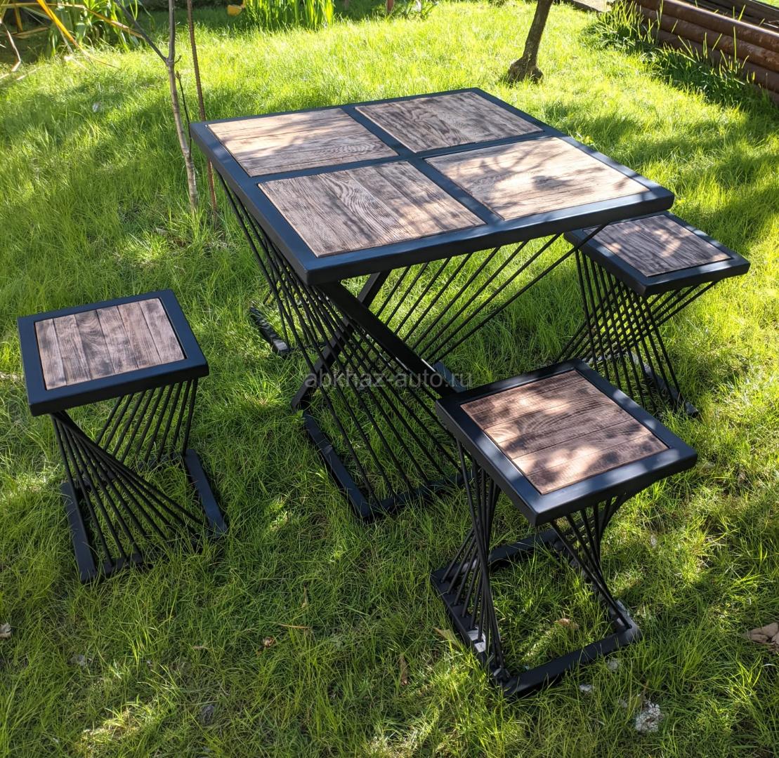 Продам садовый набор стол и четыре скамейки Торг есть 