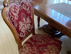 Диваны, стол со стульями 