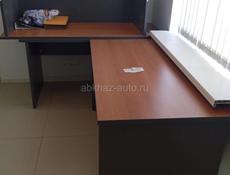 Продаются столы и шкаф по 15т.