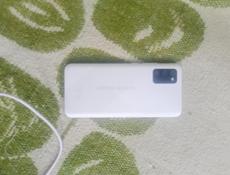 Продается телефон Самсунг A02s экран немного трещину имеет но на работу не влияет 