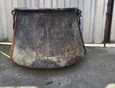 Старинный медный котел 